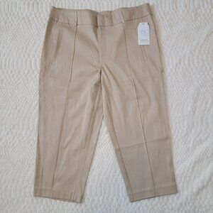 Women's Capri Pants NEW Size 16 #779
